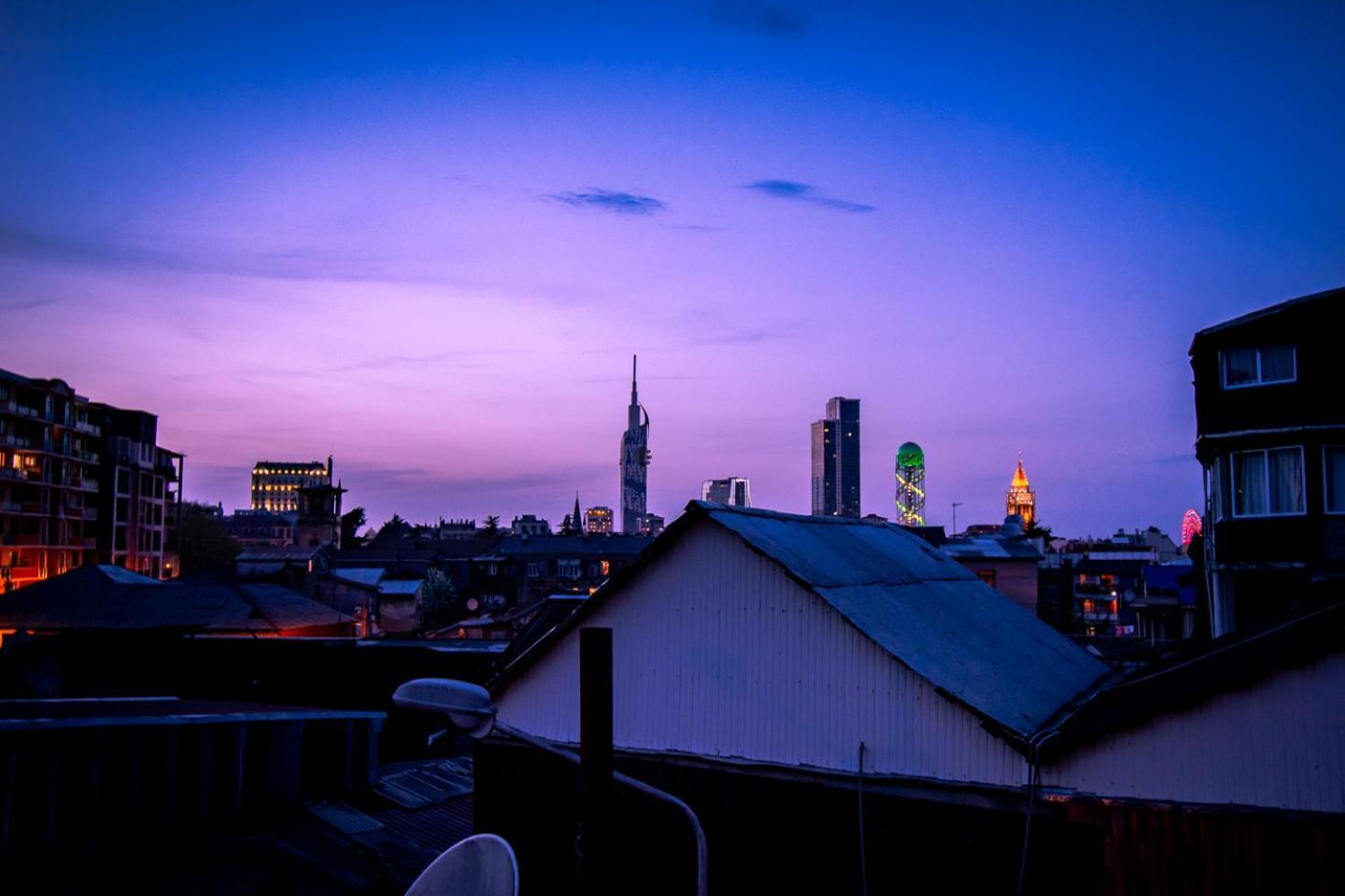 Nana'S Guesthouse Batumi Bagian luar foto