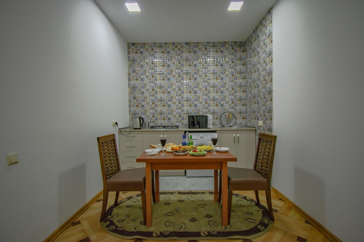Nana'S Guesthouse Batumi Bagian luar foto