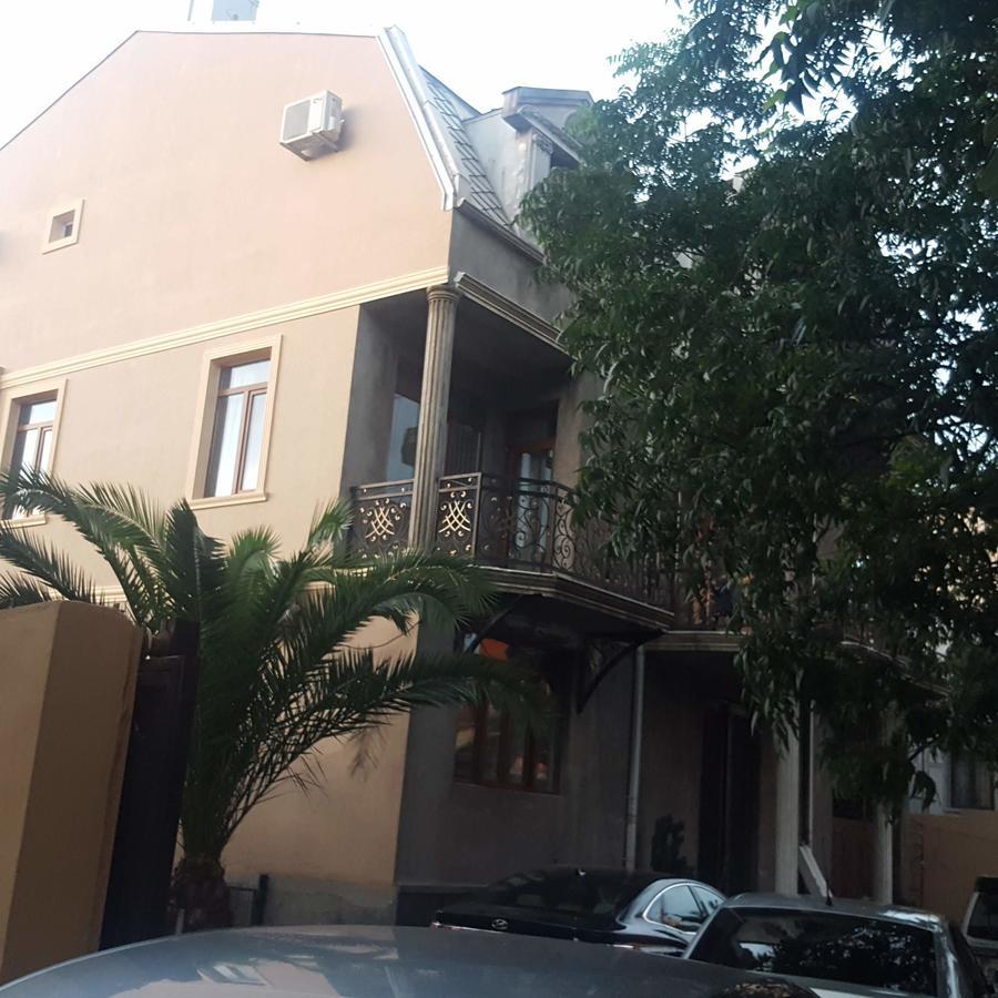 Nana'S Guesthouse Batumi Bagian luar foto