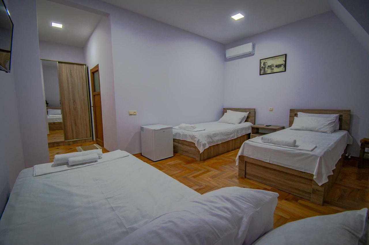 Nana'S Guesthouse Batumi Bagian luar foto