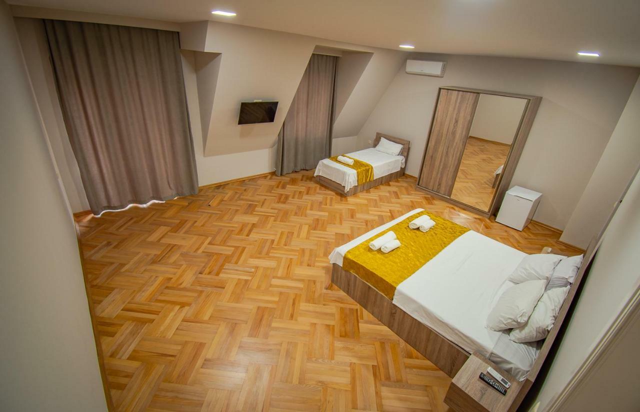 Nana'S Guesthouse Batumi Bagian luar foto