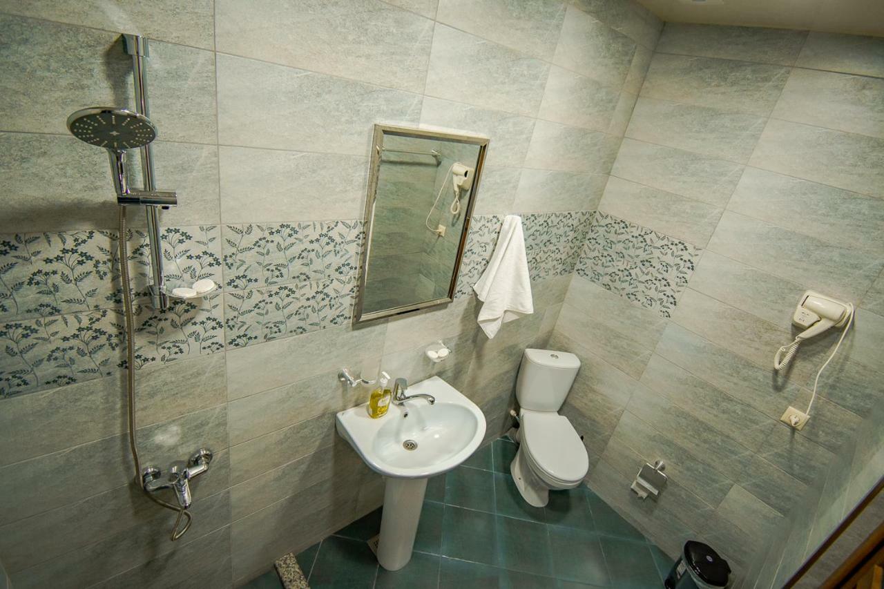 Nana'S Guesthouse Batumi Bagian luar foto