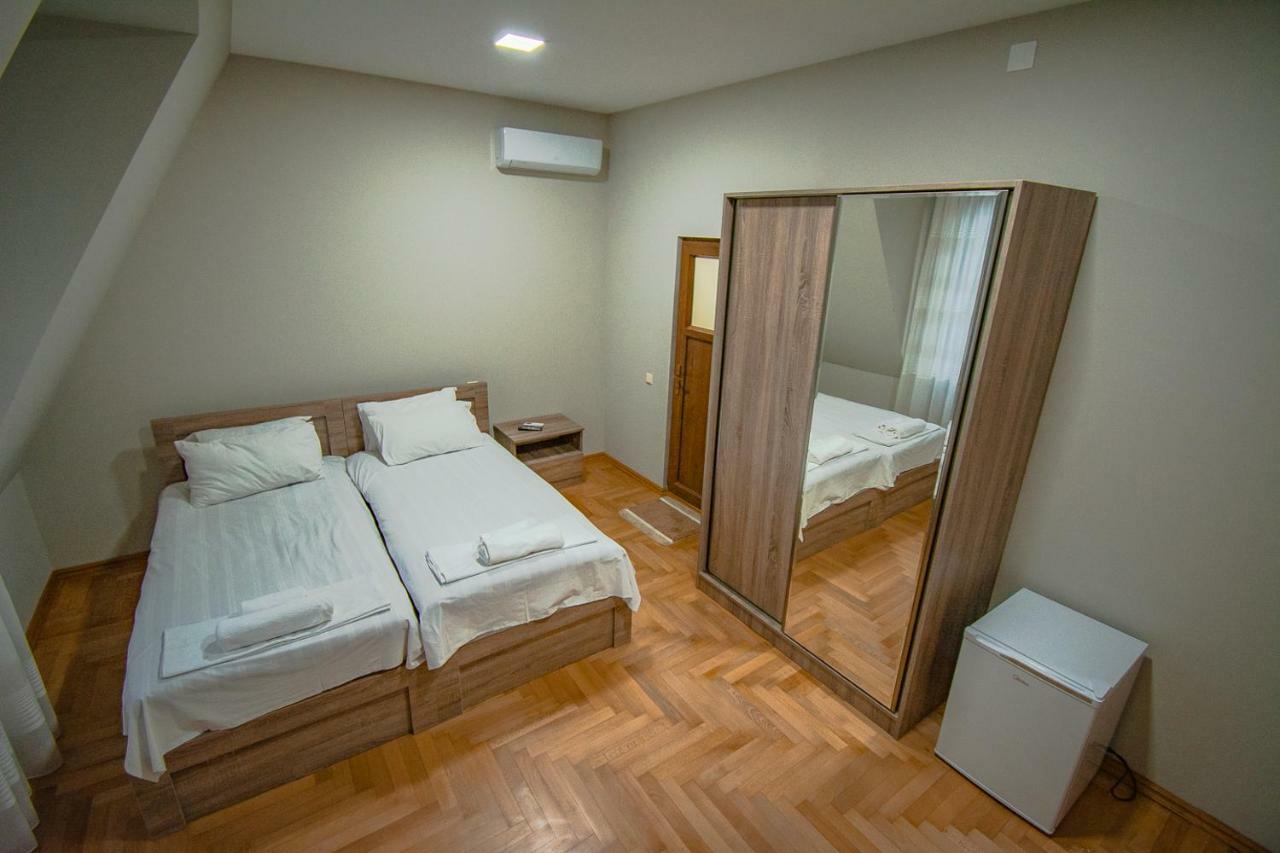 Nana'S Guesthouse Batumi Bagian luar foto