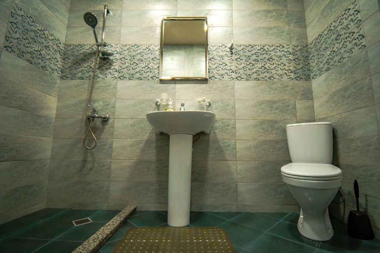 Nana'S Guesthouse Batumi Bagian luar foto